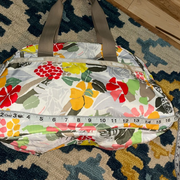 Lesportsac Deluxe Medium Weekender Floral Bag - Picture 5 of 8